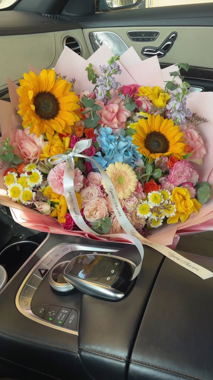 @LYORA FLOWERS | ليورا