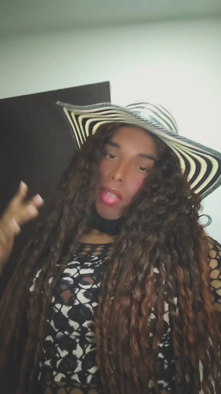 @LatraviesaOficial