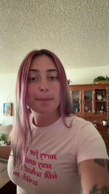 @Kelly 💖 Streamer + Gamer 🎮✨