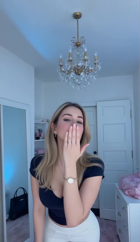 @olivianeone