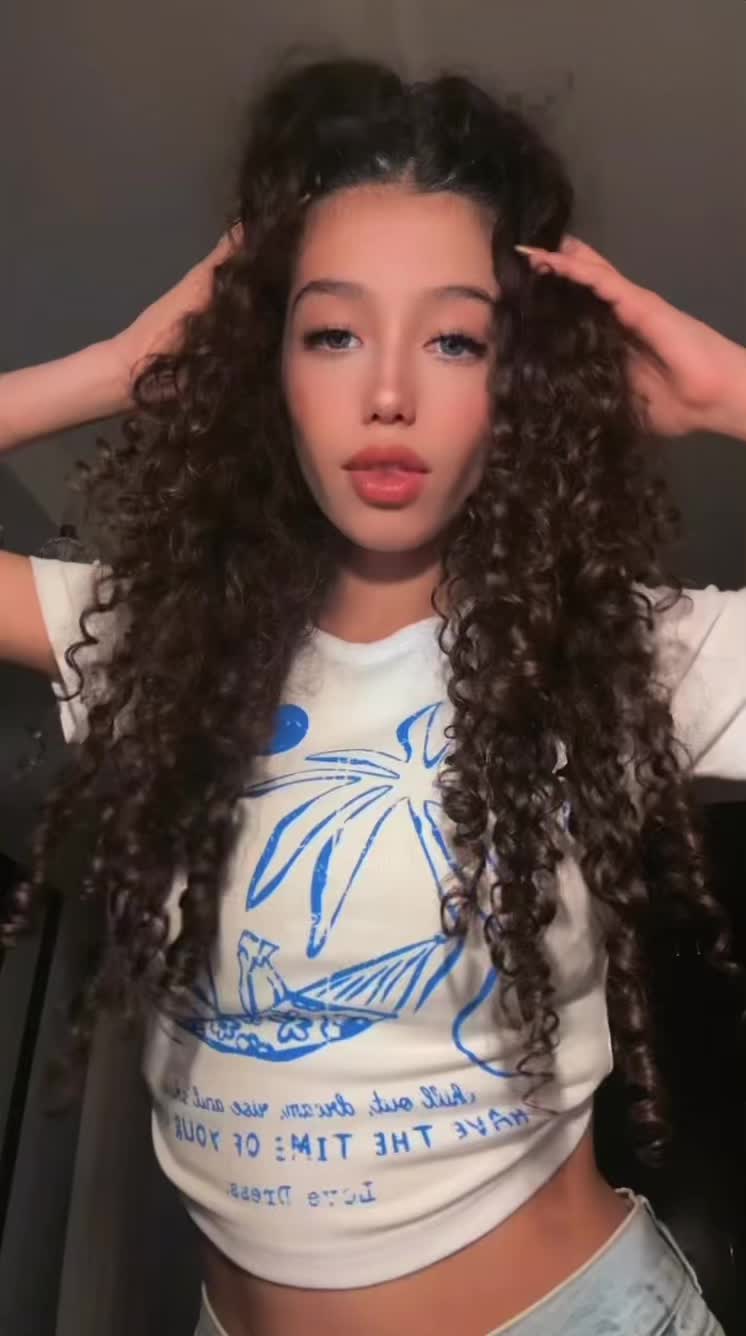 @👩🏻🦱