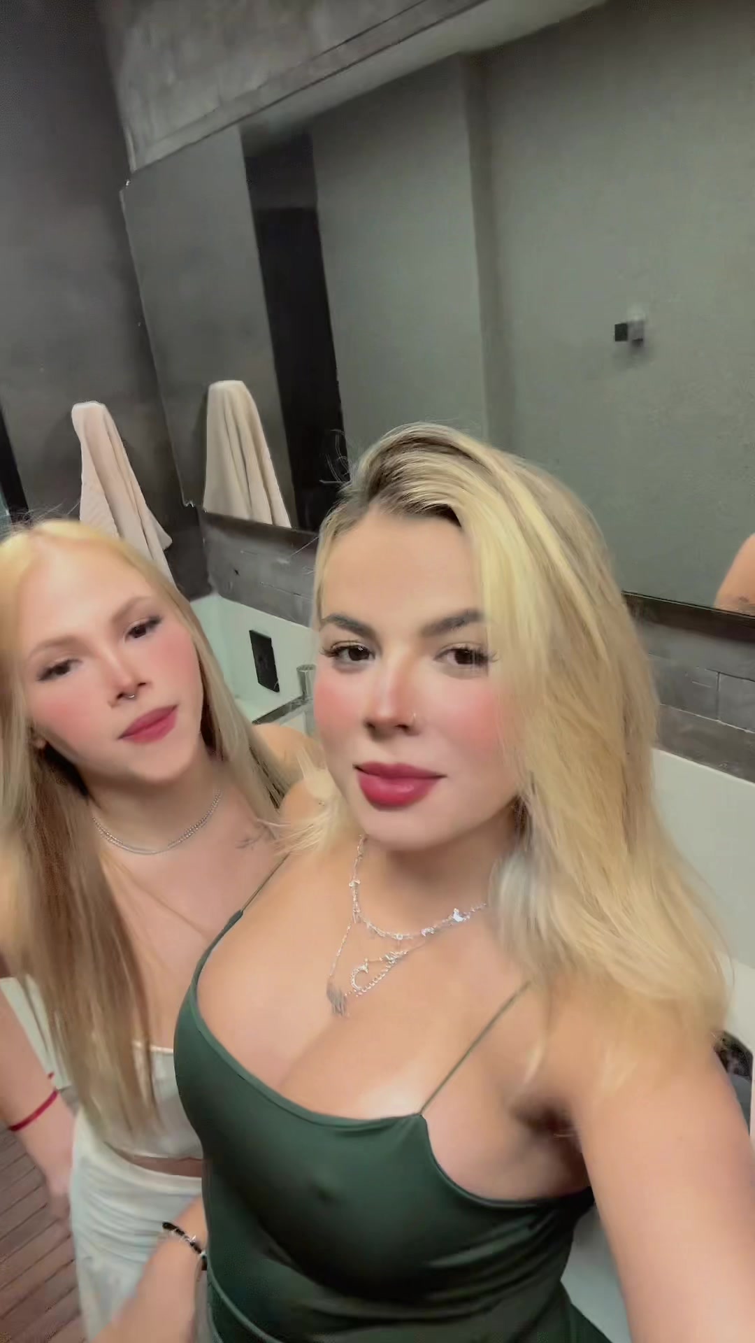 @Aylatoledo