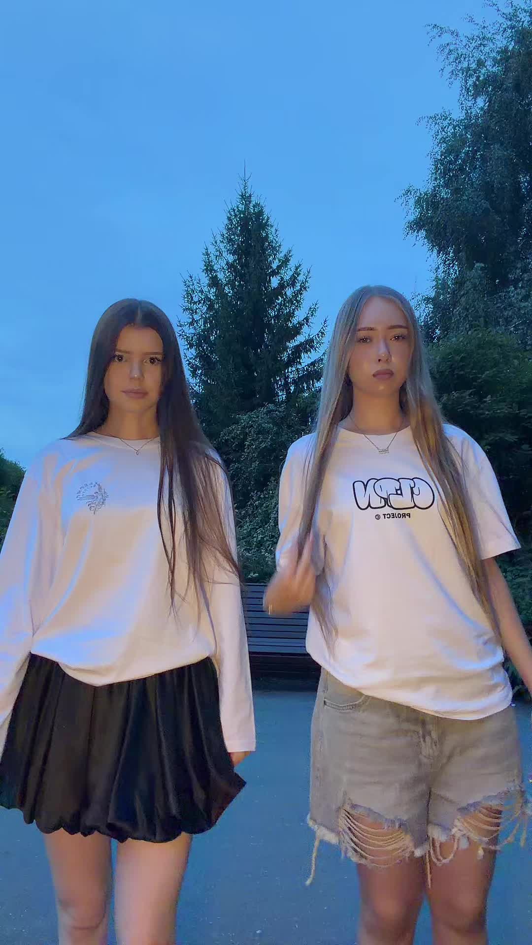 @👩🏼👩🏽