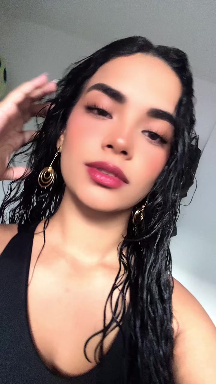 @adrielle_paz