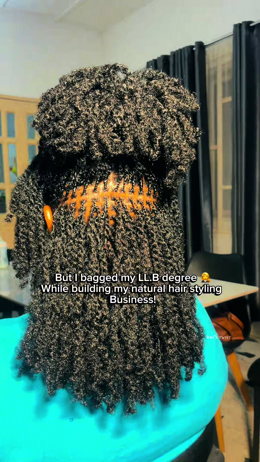 @Riri the twist girl😁