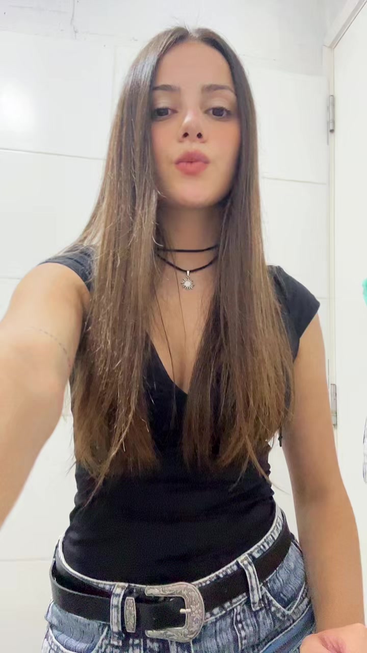 @Vickyy