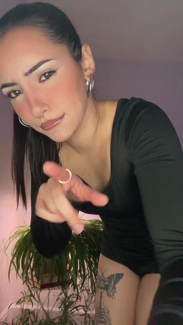 @AlexaFitg