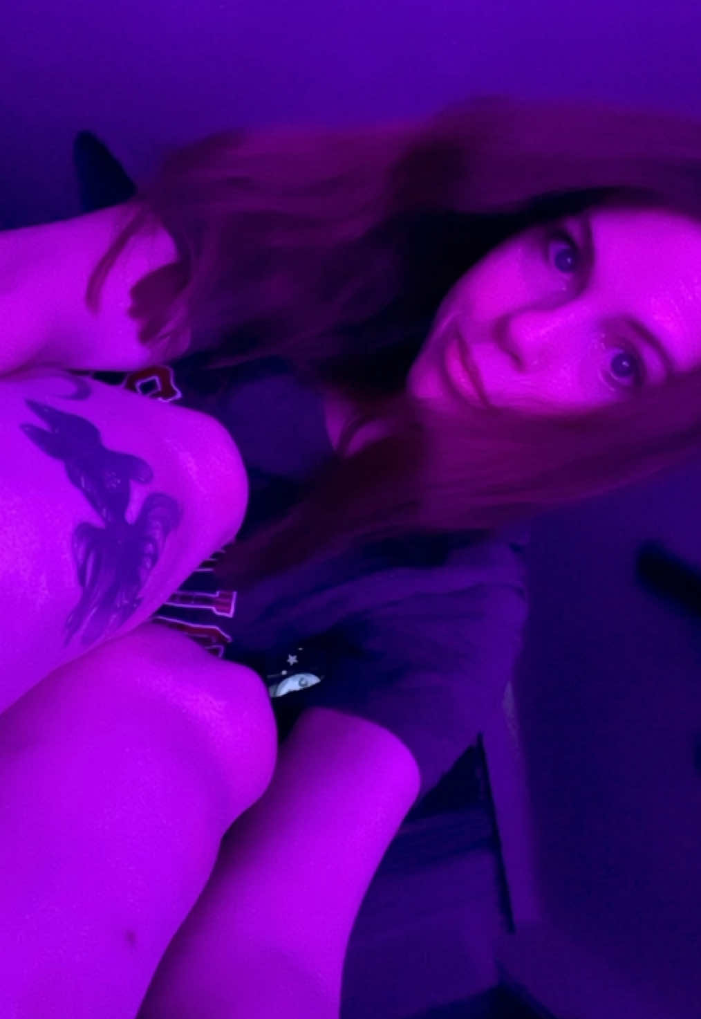@> • . • <