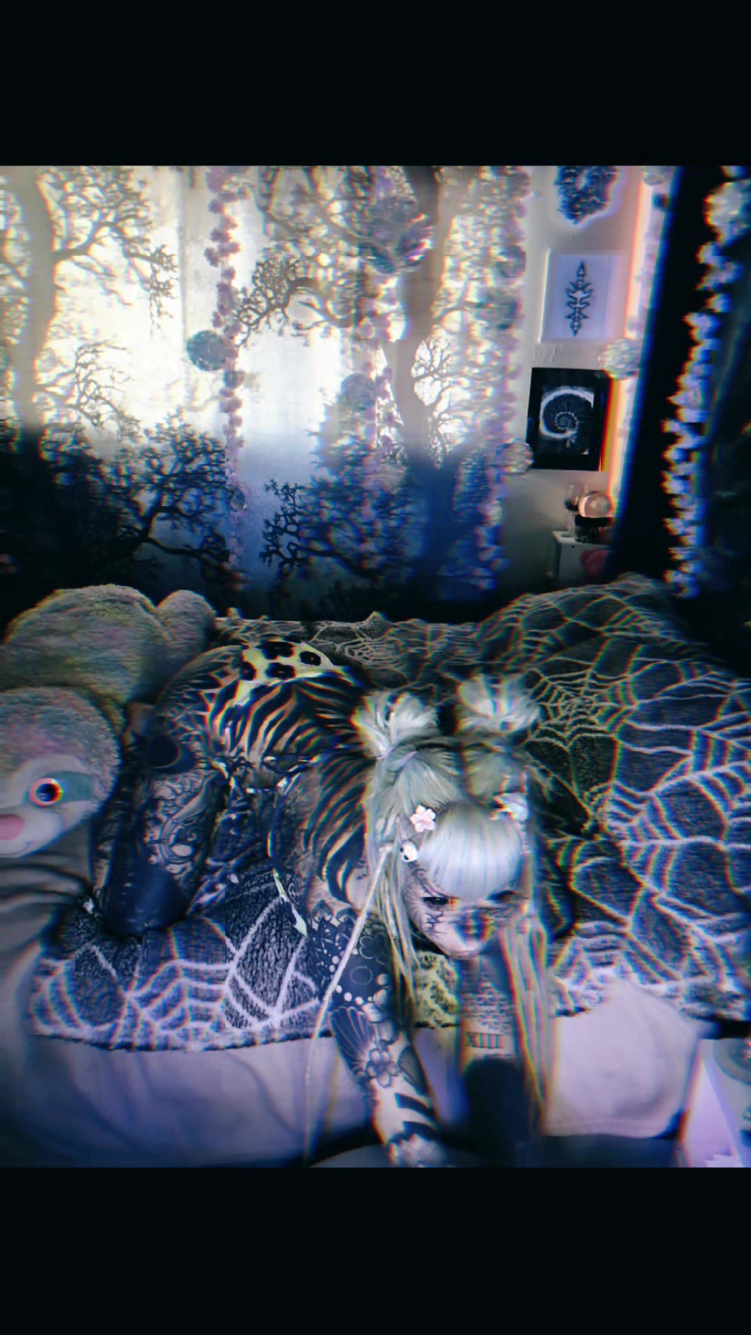 @𝔳𝔦𝔭𝔢𝔯𝔨𝔦𝔱𝔱𝔶𝔤𝔬𝔯𝔢