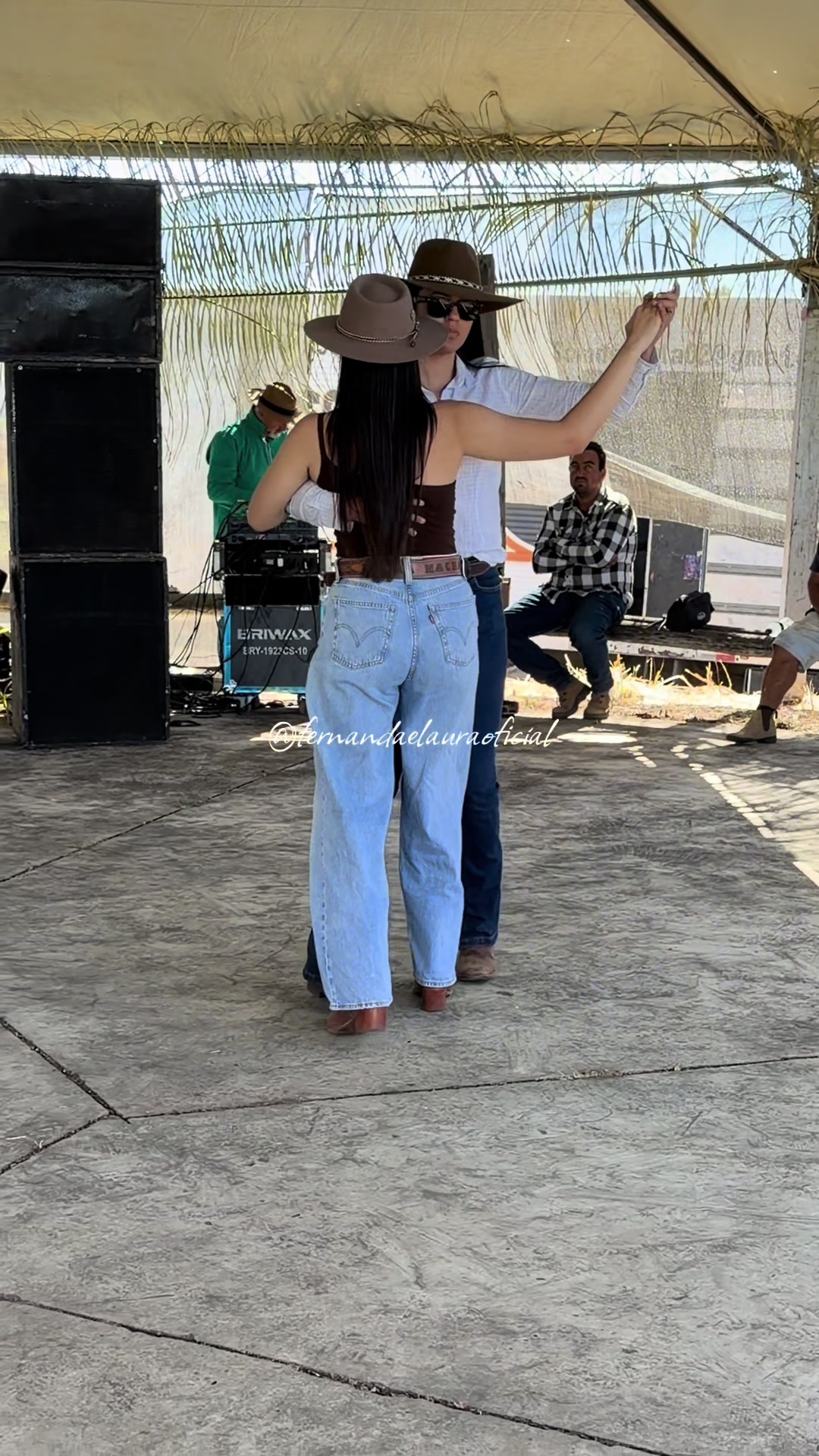 @Laura Machado Oficial