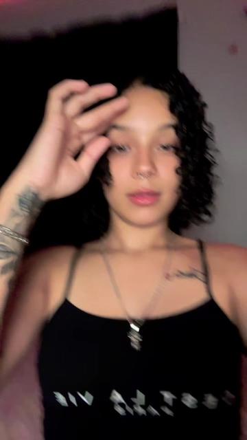 @Rosselyn_24