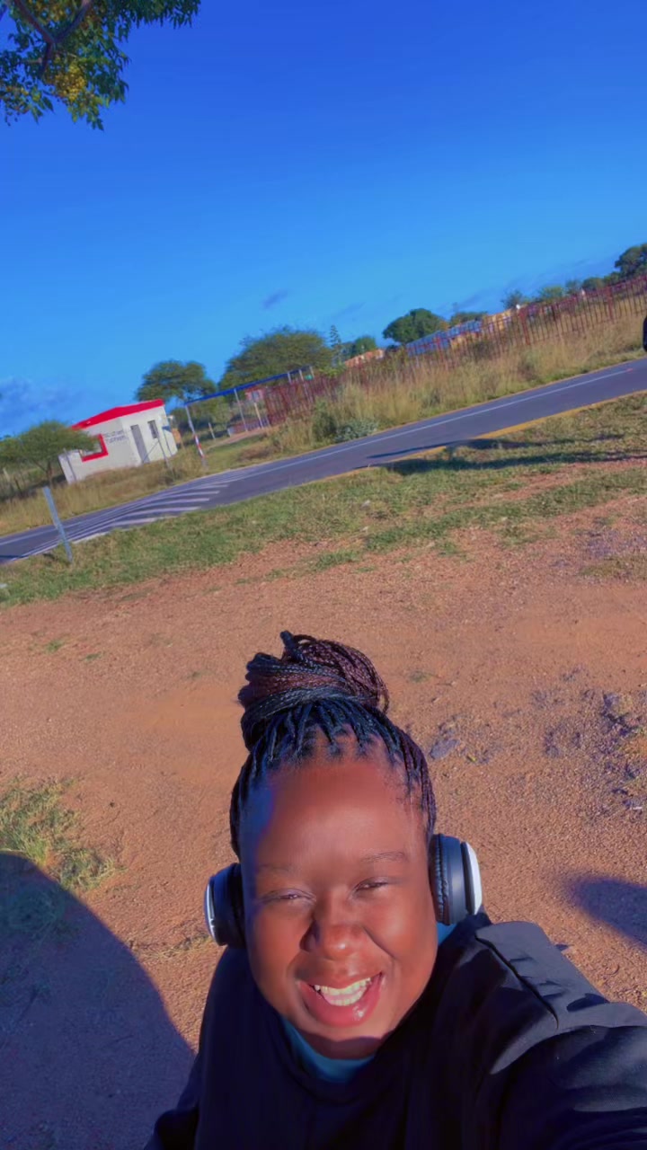 @MPHOLIZZ