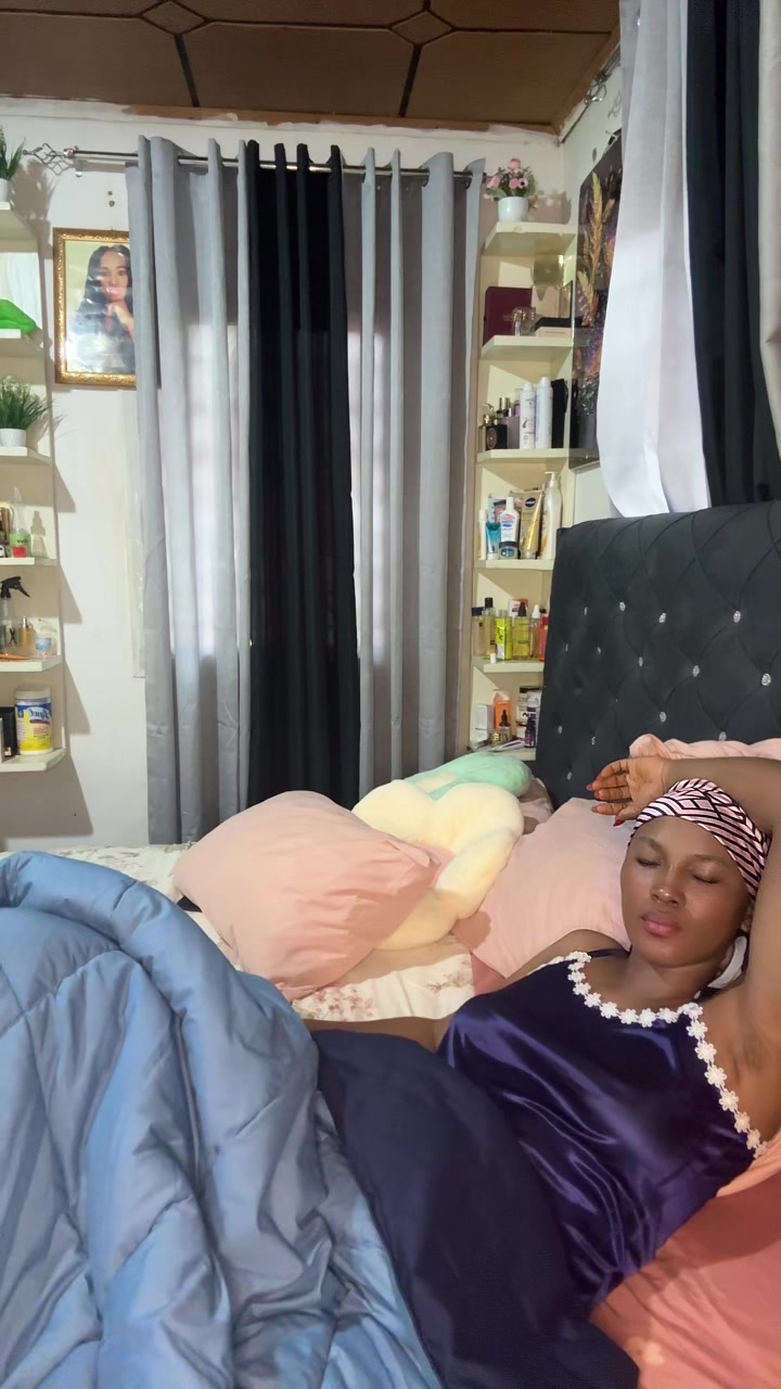 @Keren🍫🤎