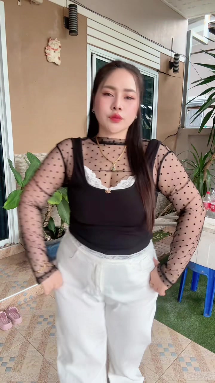 @ปุ้ยเอง สาวอวบที่ชอบแต่งตัวอะ