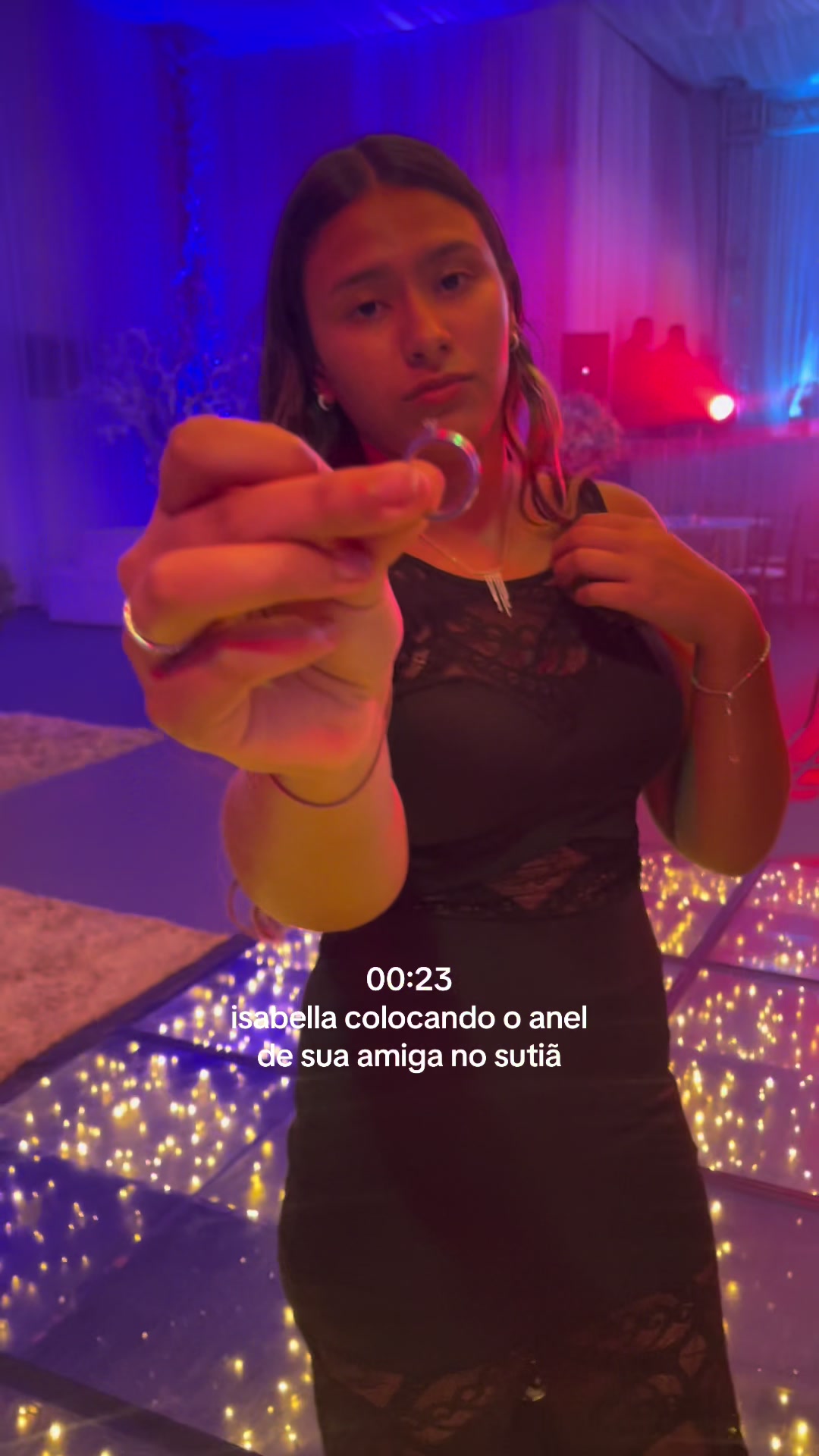 @o que a Isabella está fazendo
