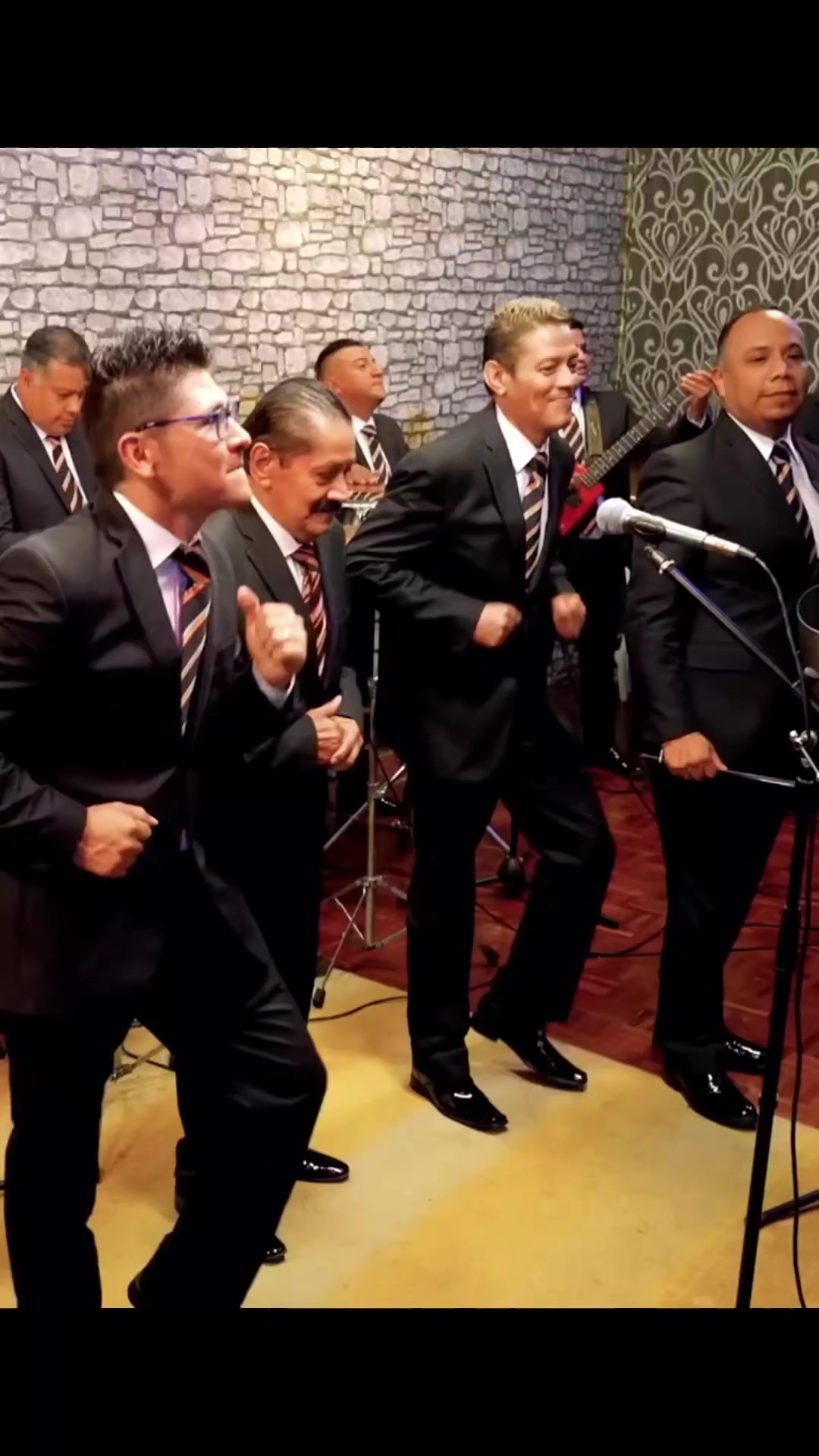 @Mr. Lyrics 🎙🎼