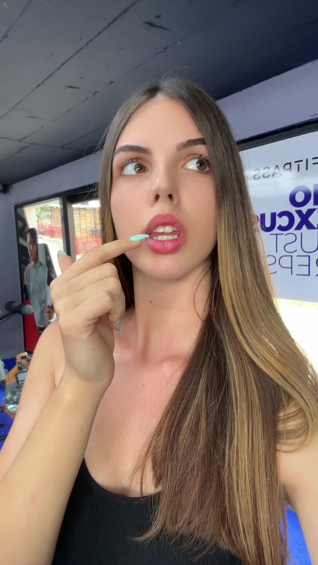 @!√@