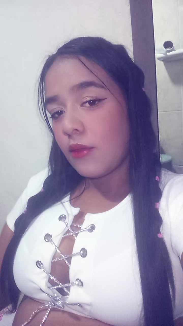 @Yeni🤯🩷
