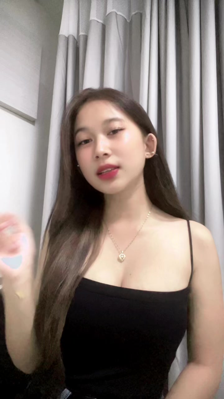 @𝒱