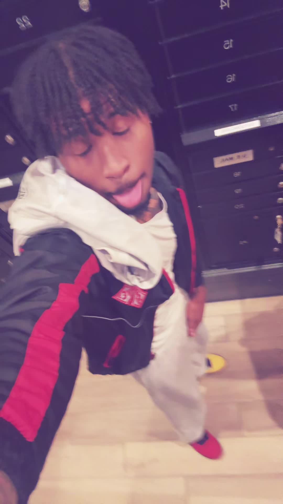 @famouscamm3