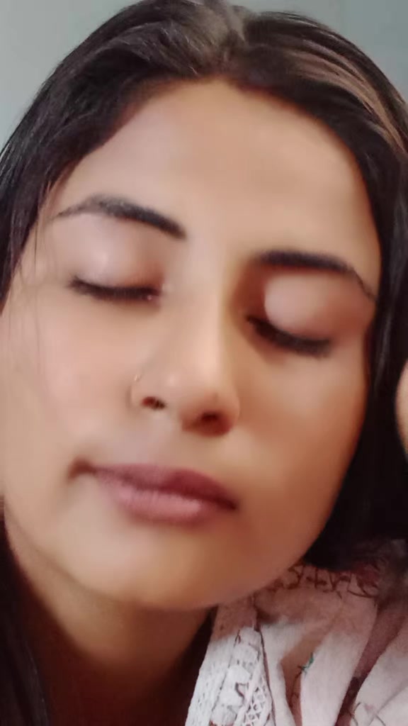 @Naina Kc915