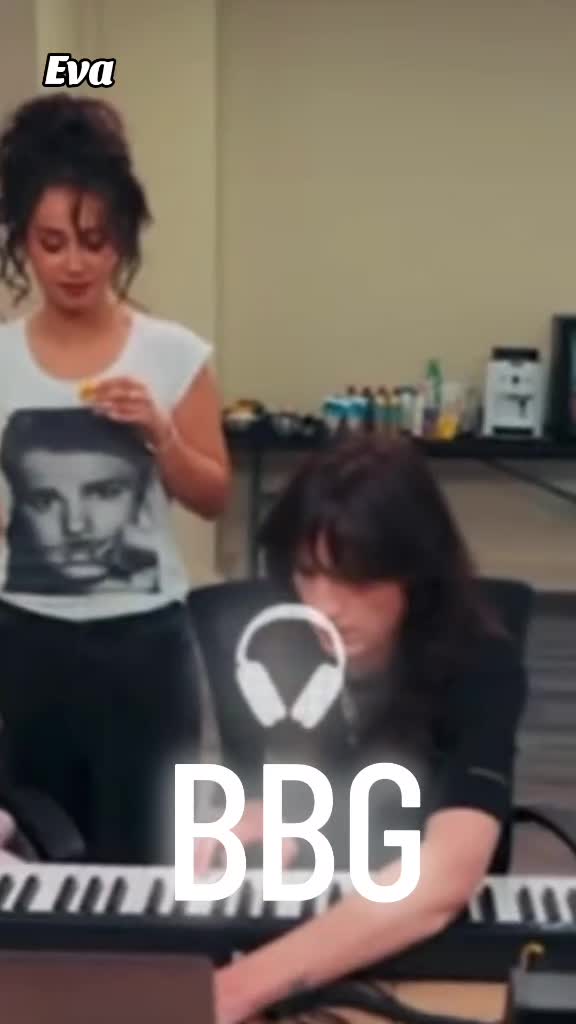 @Eva Queen Fan