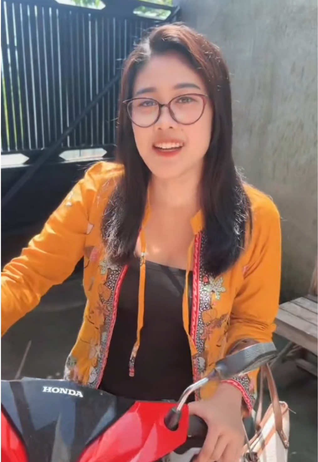 @mbaknafisaa