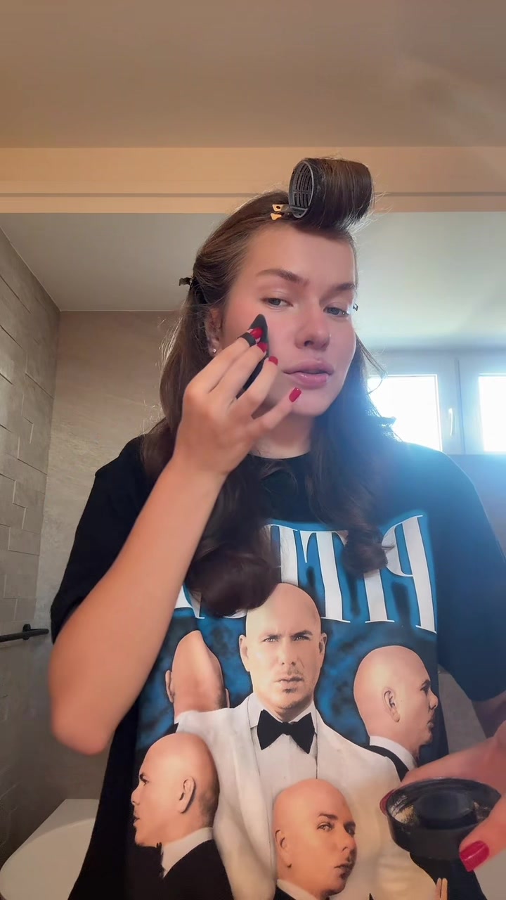 @алина марковка