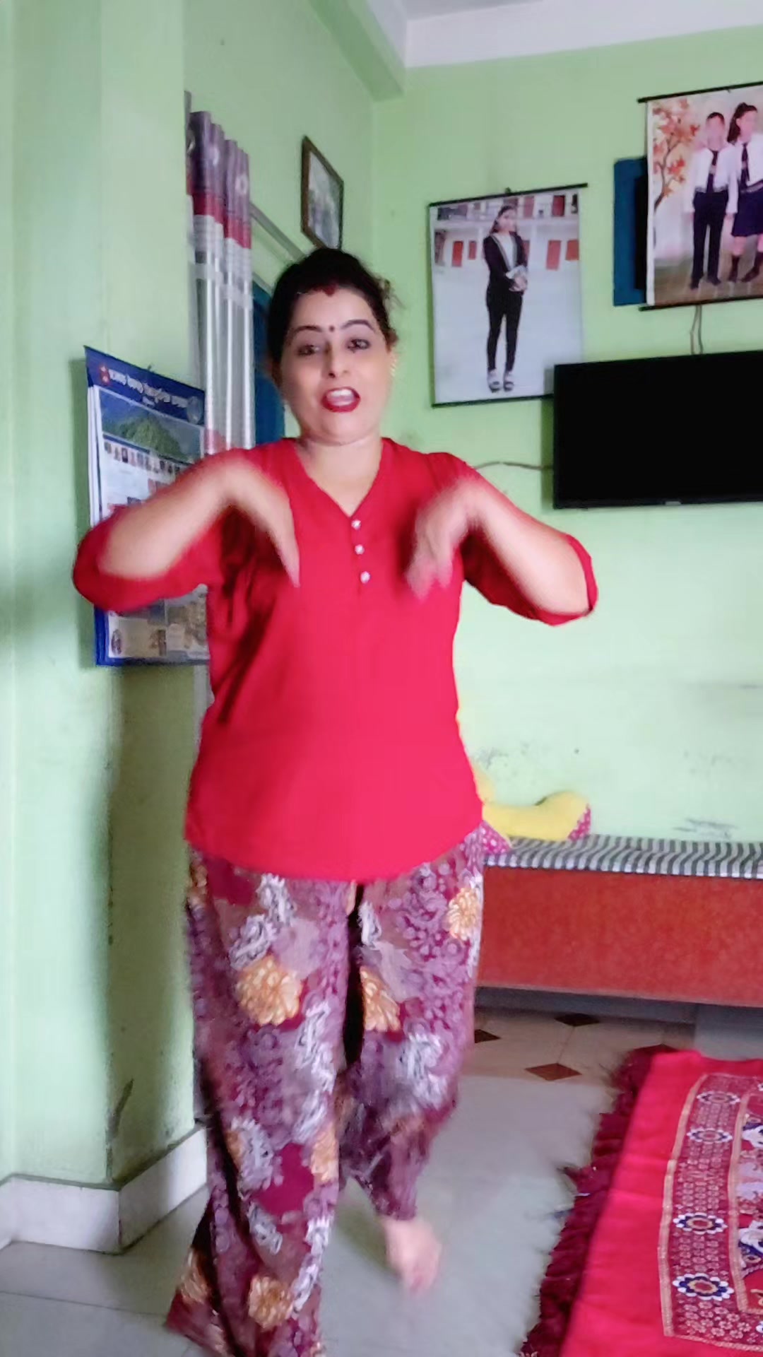 @its- me- juna(स्याङ्जालि चेली)