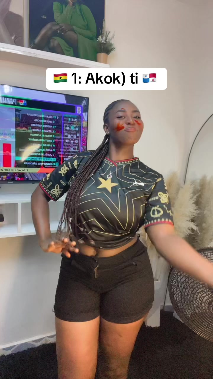 @Akua_Bhornrich💚