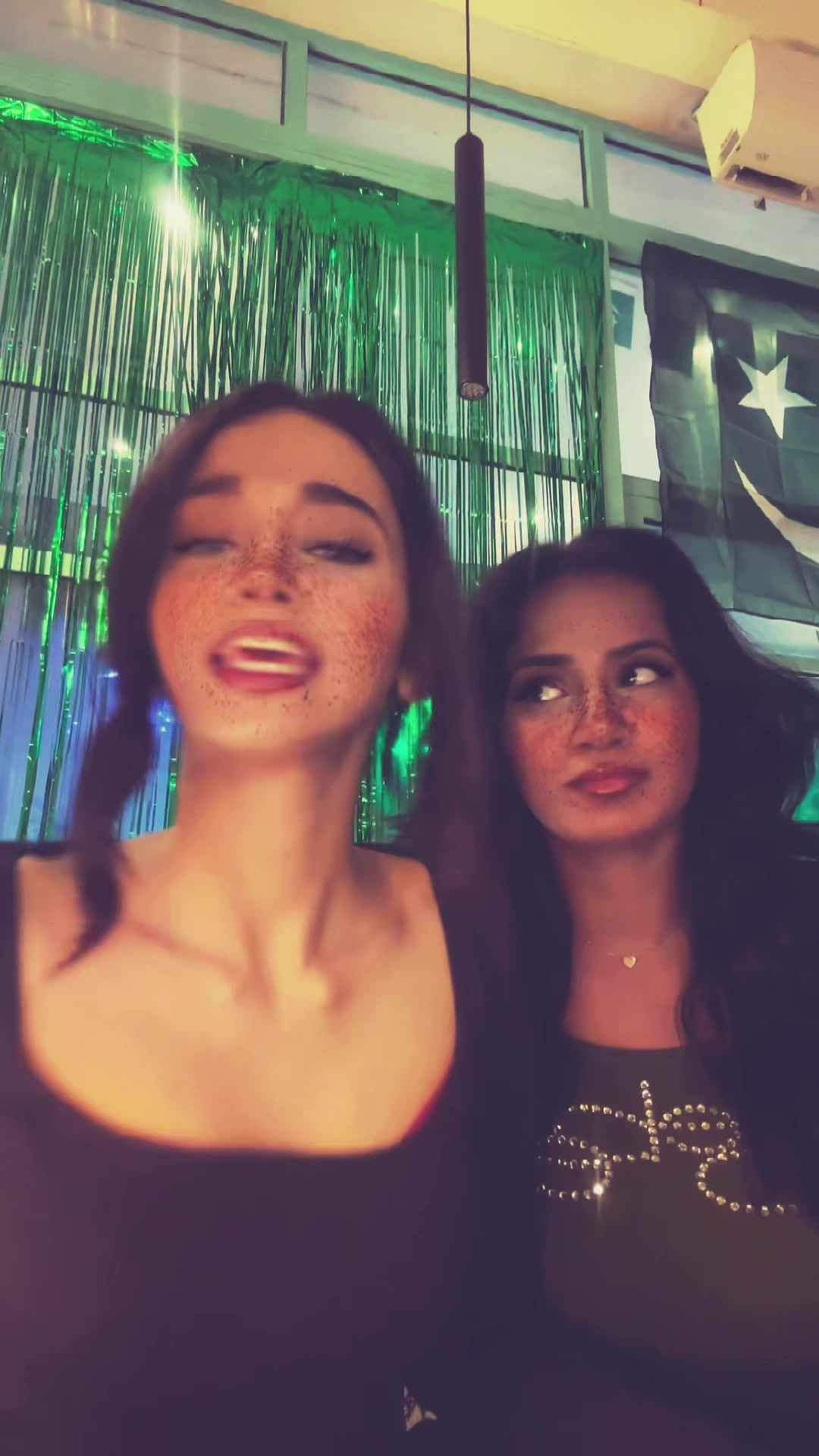 @ayeshaazhar_official