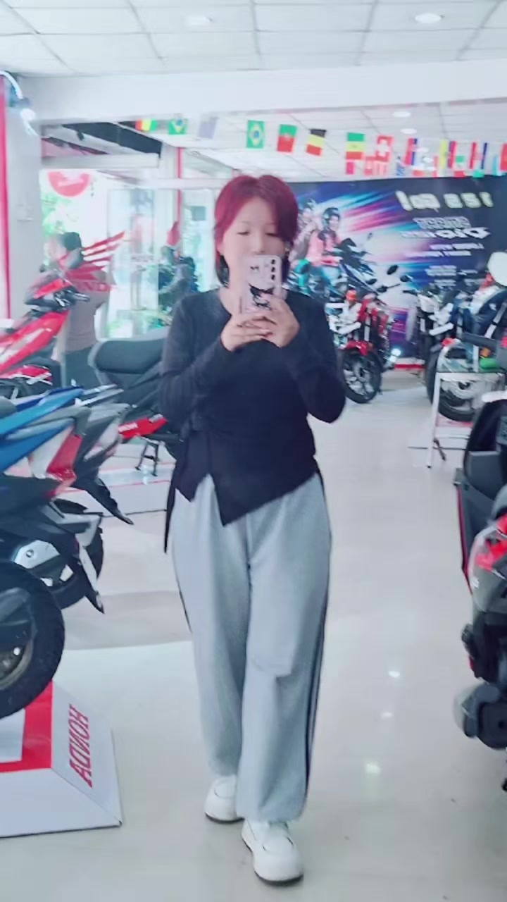@LaKsH-me🤭🫶
