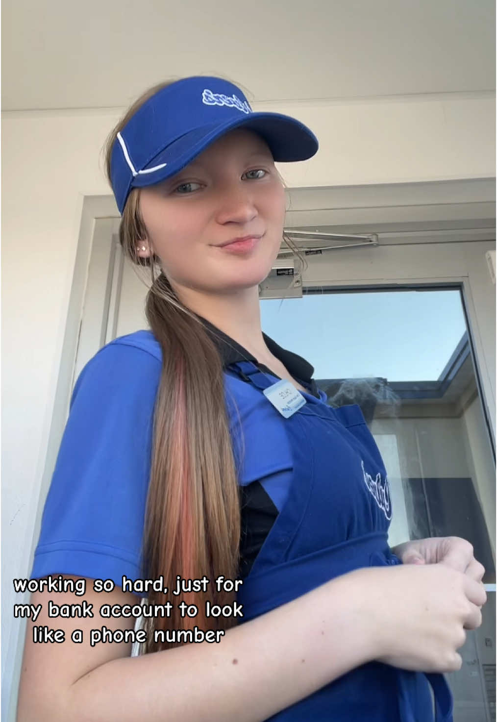 @chloeeconn