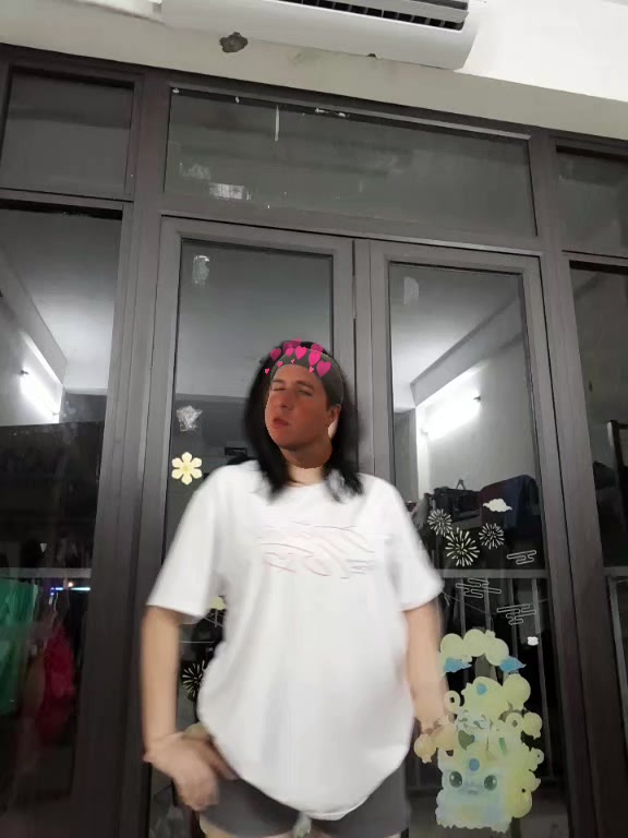 @c&ocirc; b&eacute; ngoan hiền 😈