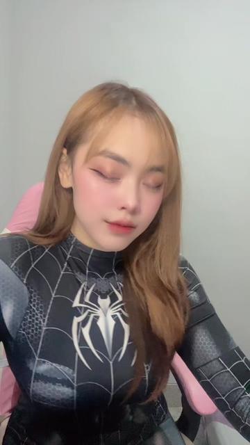 @_ayang9