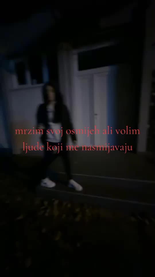 @𝐄