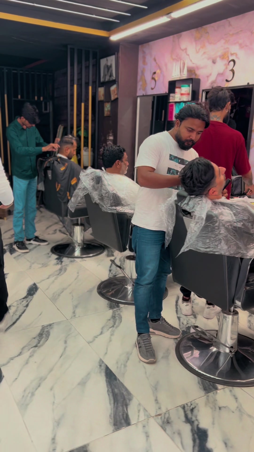 @Tail Waly Hair Art
