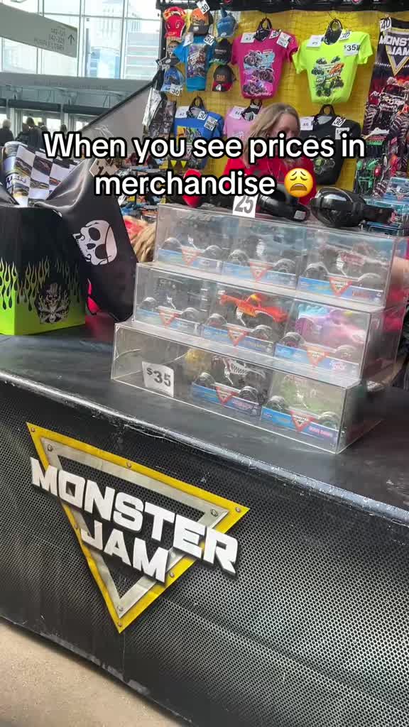 @Thepoorhipspanic25