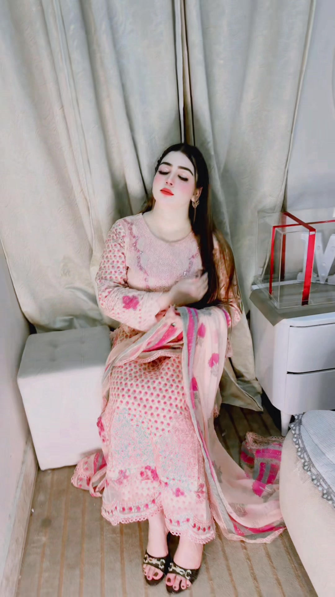 @Lovely Khan 🥀