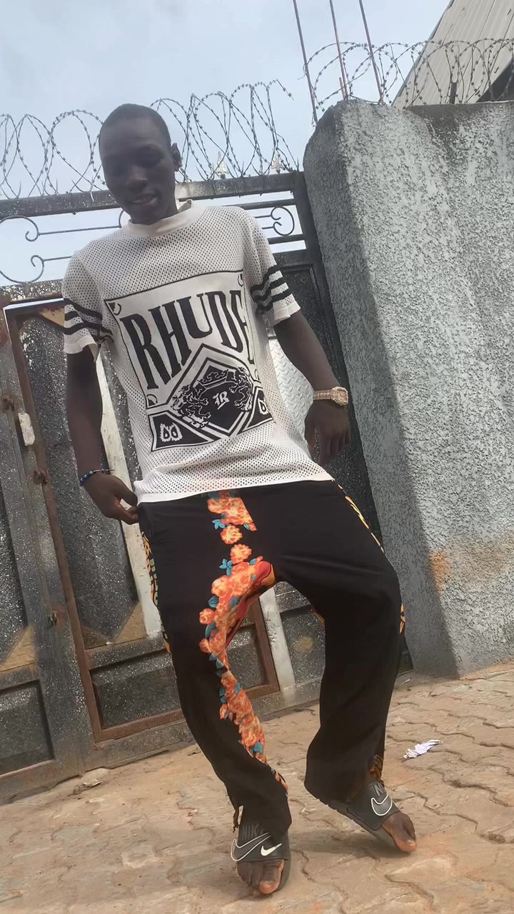 @Str&euml;&egrave;t D&atilde;&ntilde;&ccedil;&euml;r 00&sup1;