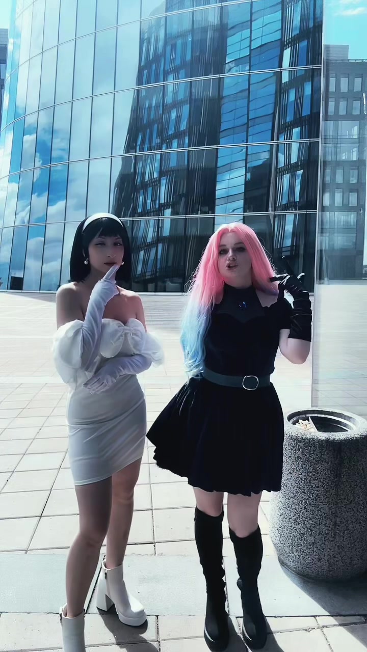 @юна иногда косплеит.