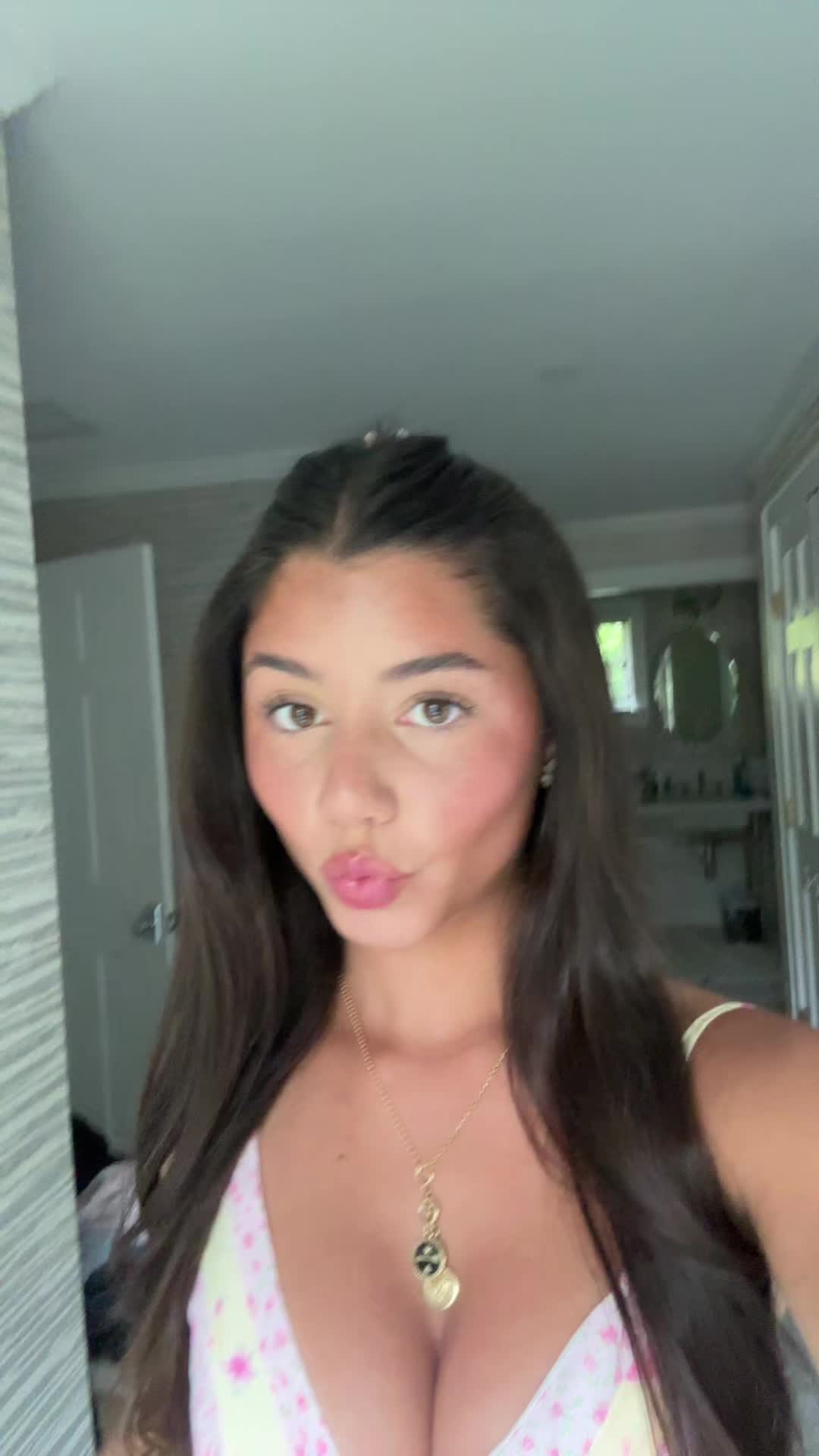 @Chloee!!