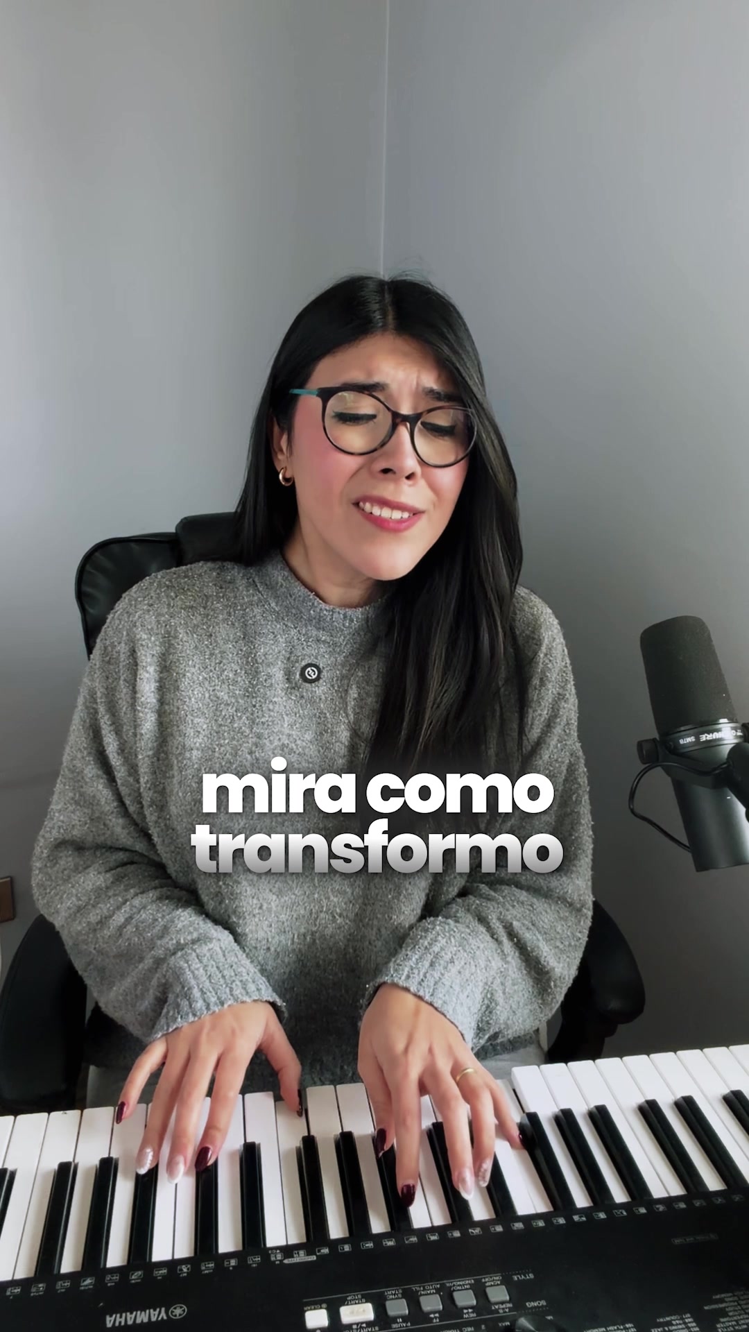 @Nadia Constanza | Vocal Coach