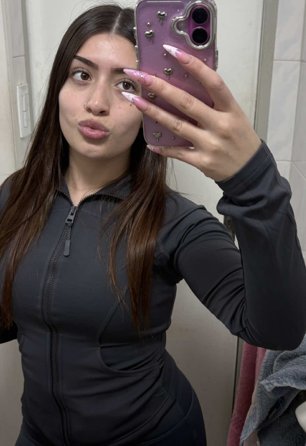 @Lara🥀