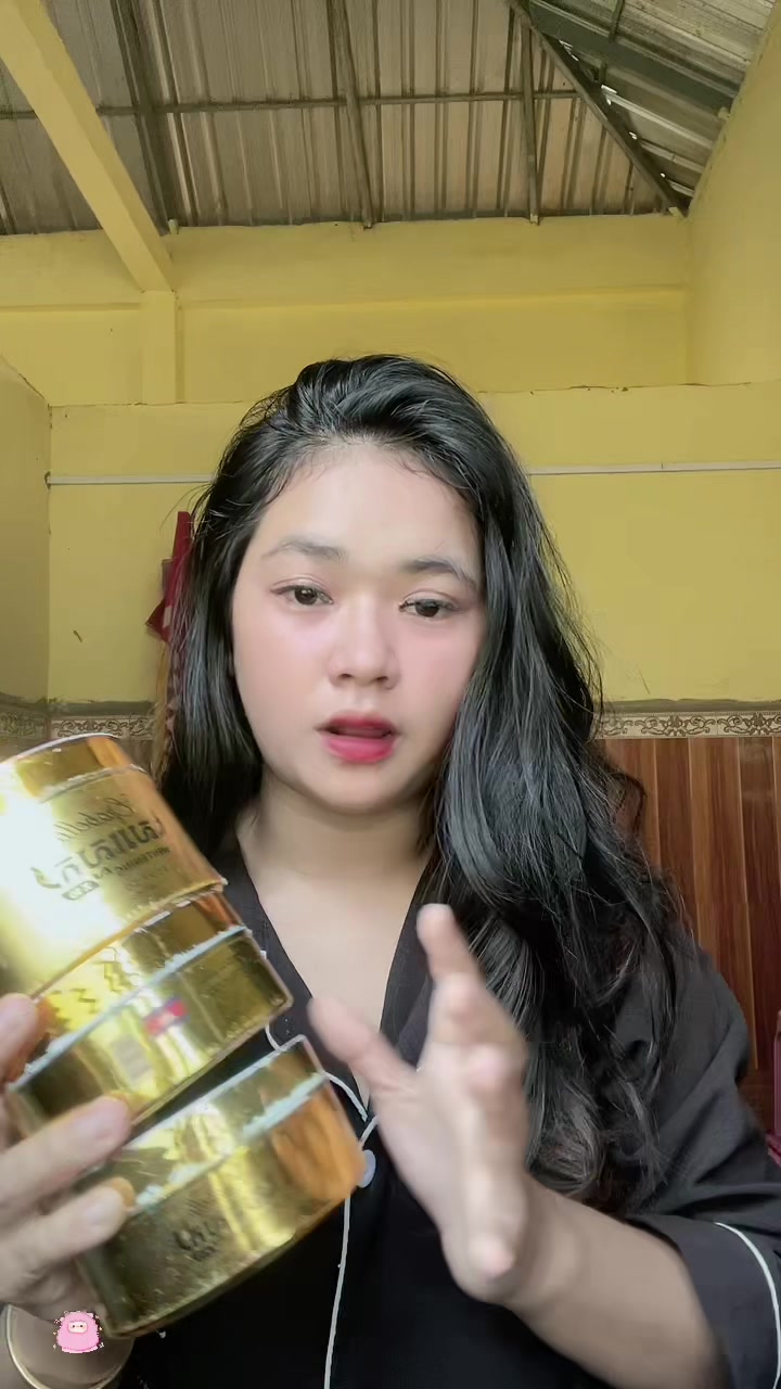 @👩&zwj;🦳🇰🇭👱&zwj;♂️🇻🇳