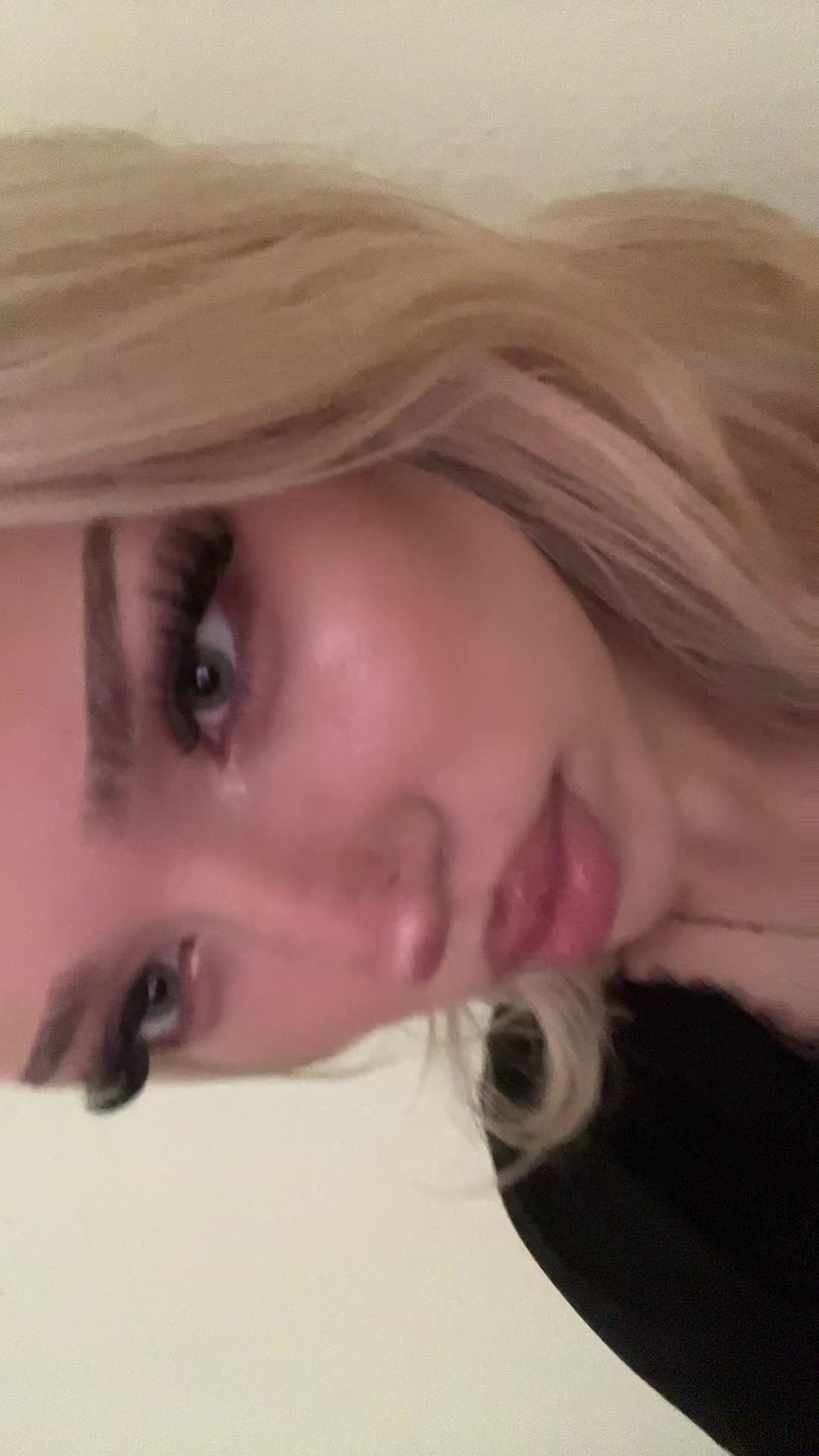 @аня