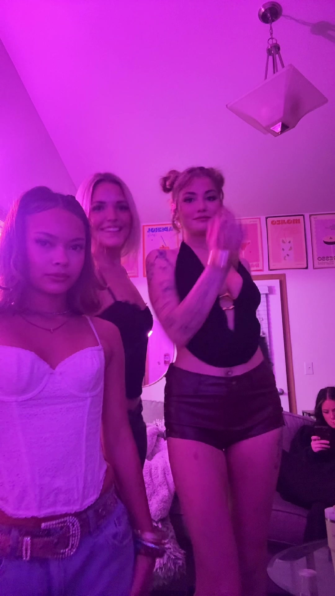 @bella