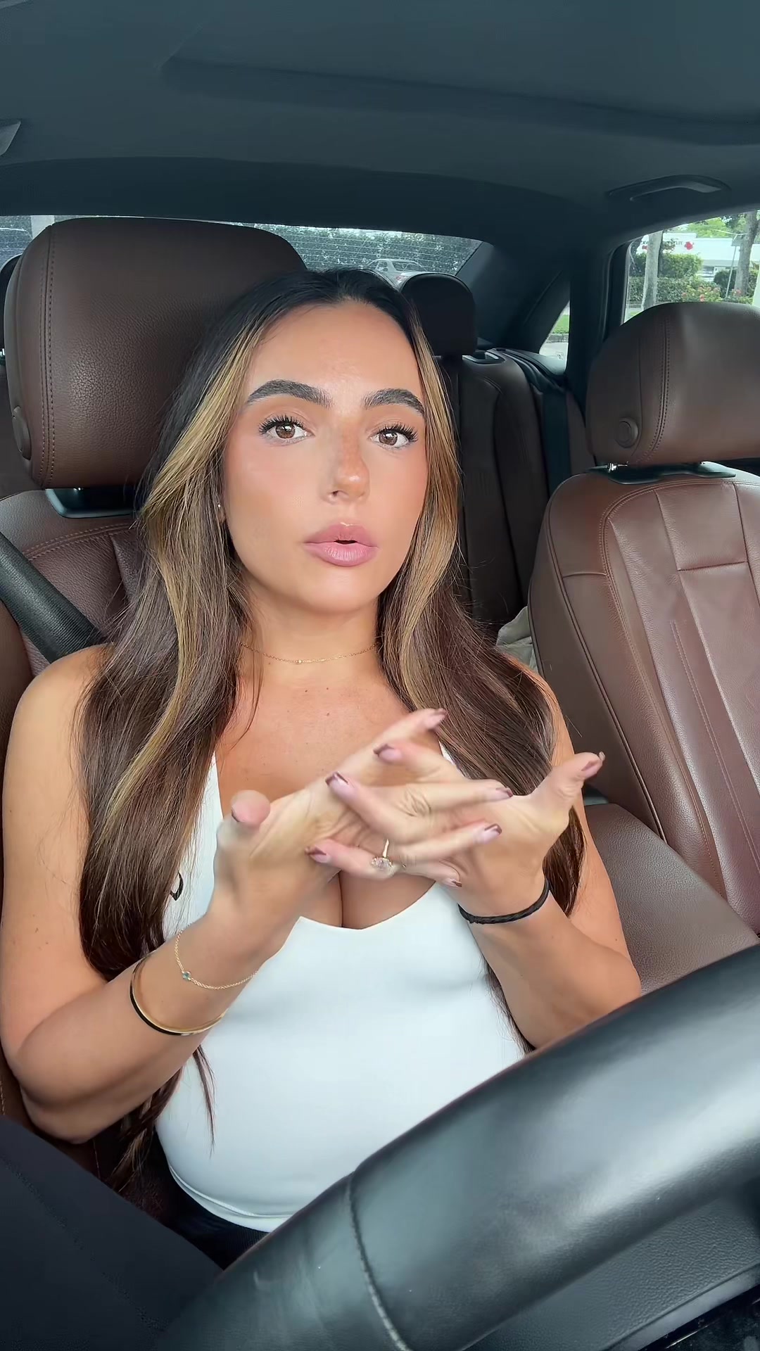 @Ariana isabel