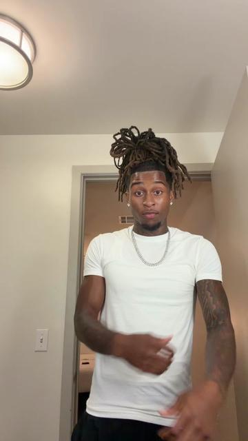 @sofamousjay_