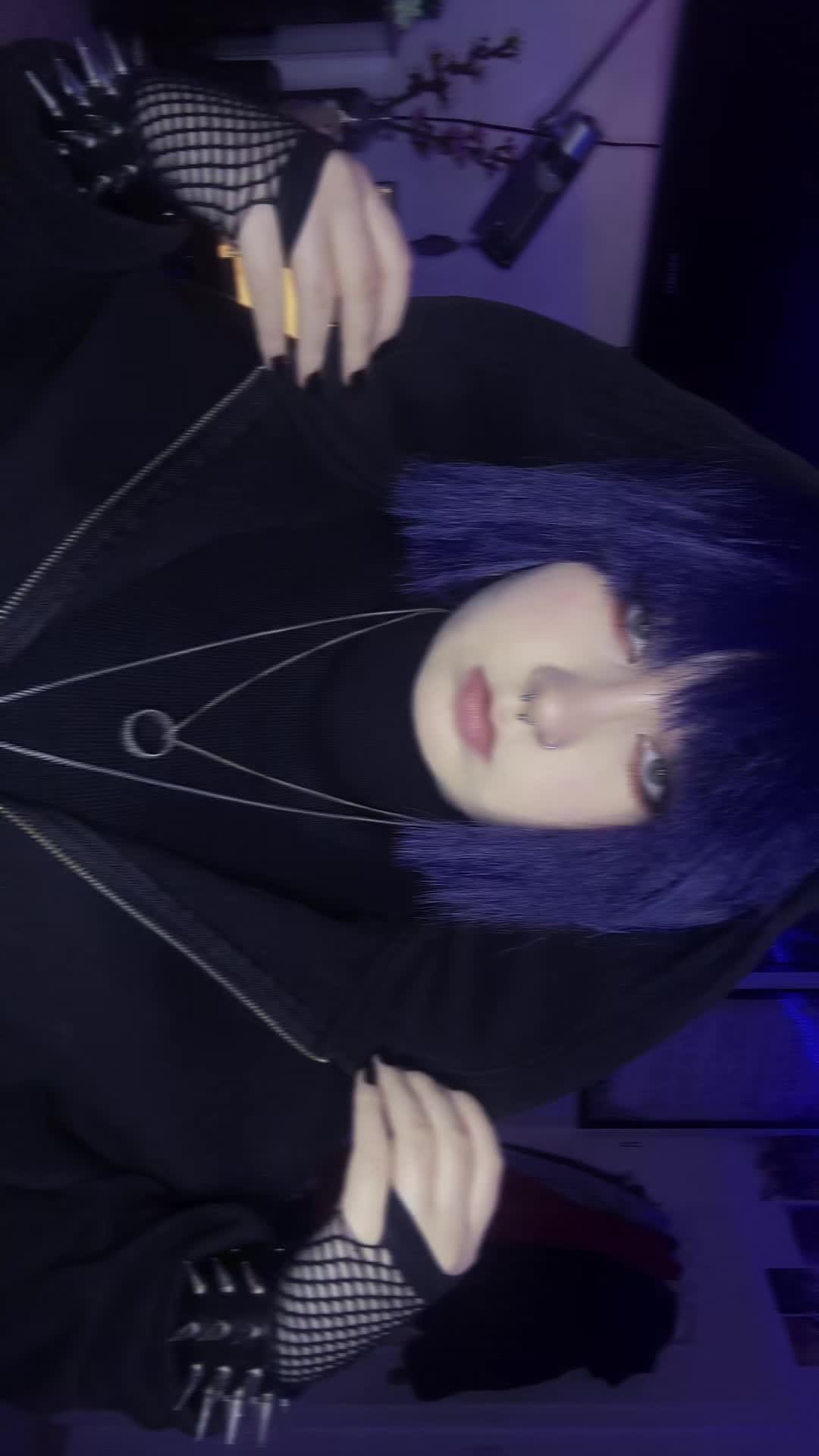@Carmen<𝟥